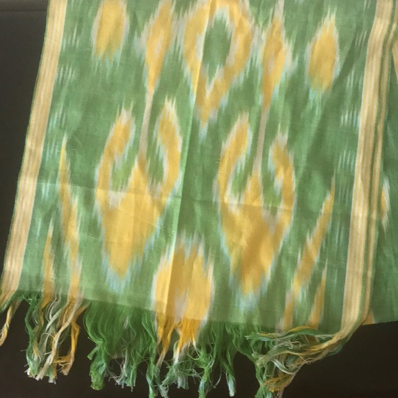 Tribal green yellow Uzbek pattern linen scarf - Picture 2 of 5
